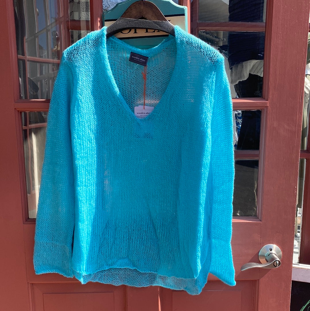 Wooden Ships Lightweight Shirt Tail V in Blue Bliss