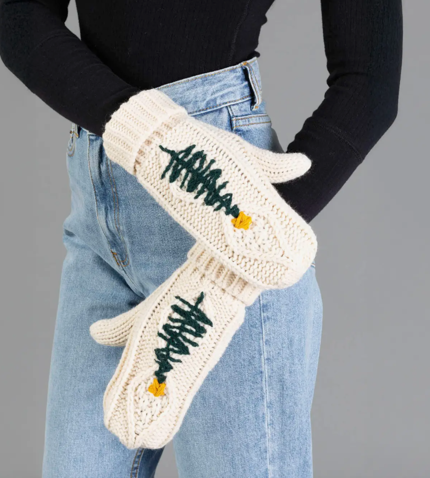 Cable Knit Mittens with Tree
