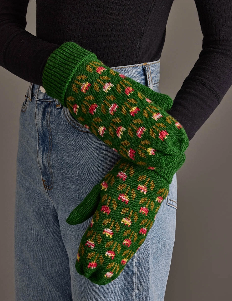 Green Small Floral Pattern Mittens