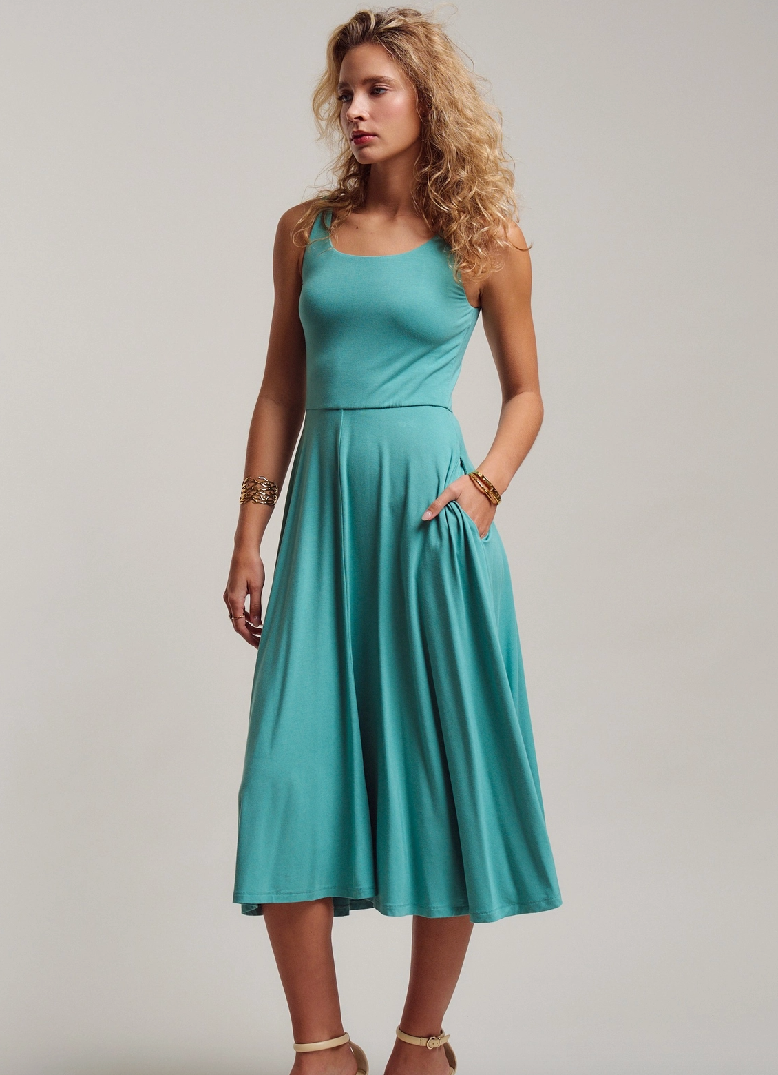 Solid Sleeveless Scoop Midi Dress in 2 colors